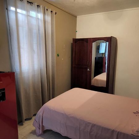 Backpackers Rental Room/Bathroom Only Ла Гулет Екстериор снимка