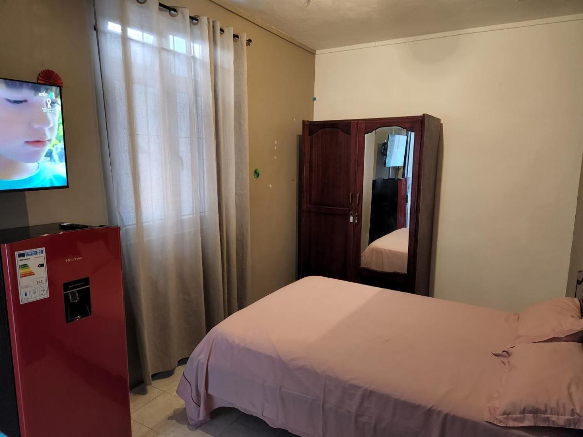 Backpackers Rental Room/Bathroom Only Ла Гулет Екстериор снимка