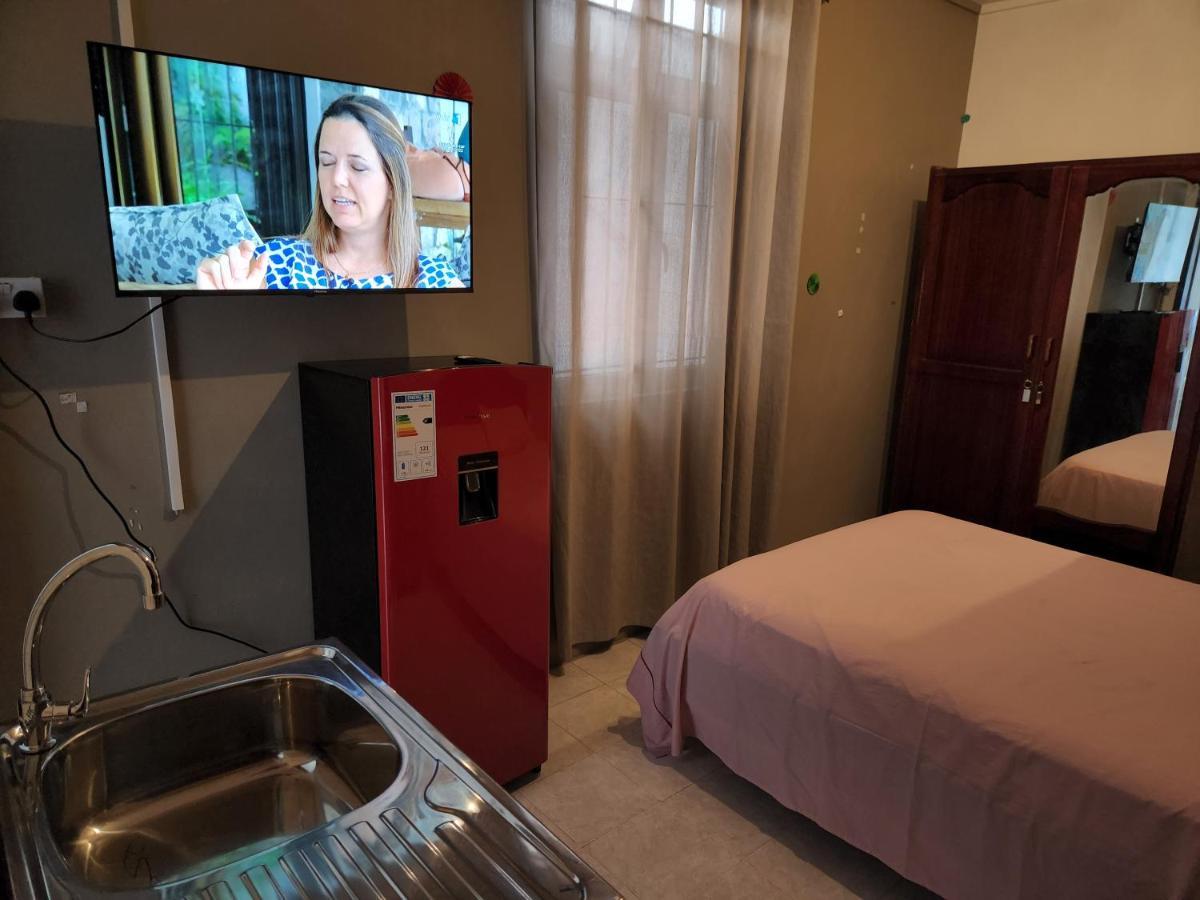 Backpackers Rental Room/Bathroom Only Ла Гулет Екстериор снимка